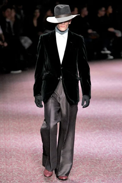 Look 40